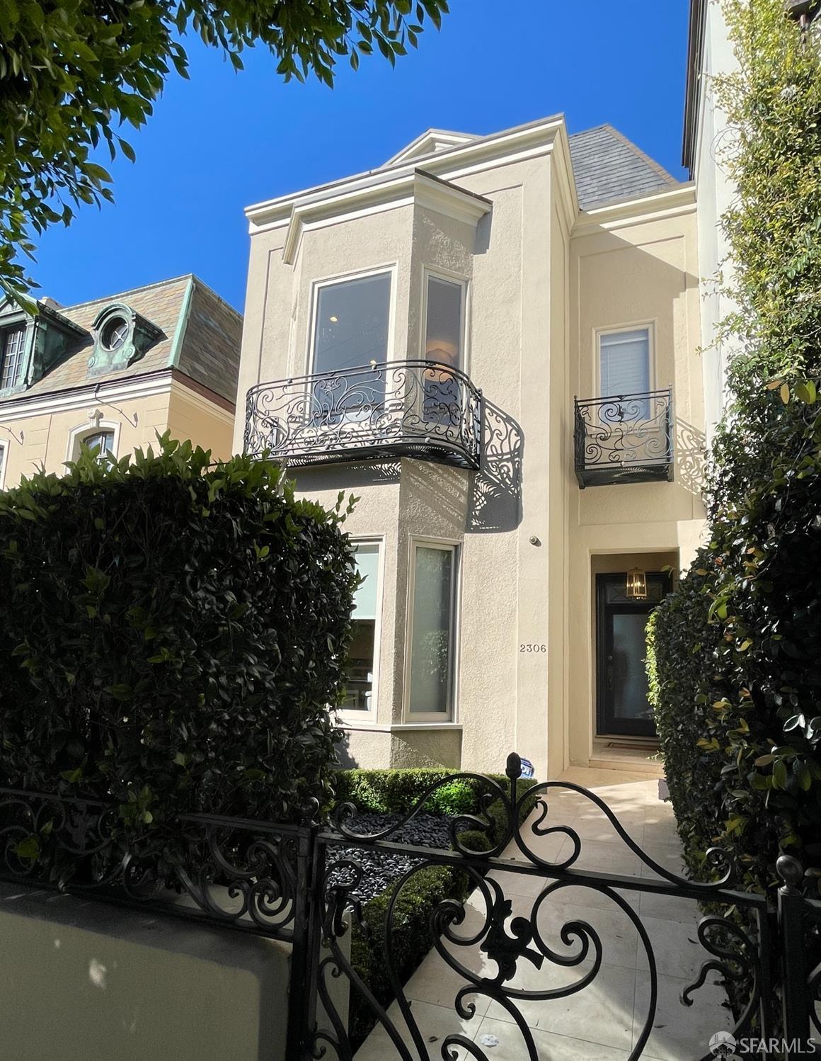 2306 Broadway San Francisco, CA 94115 - Photo 15 of 19 a front view of a house with garden