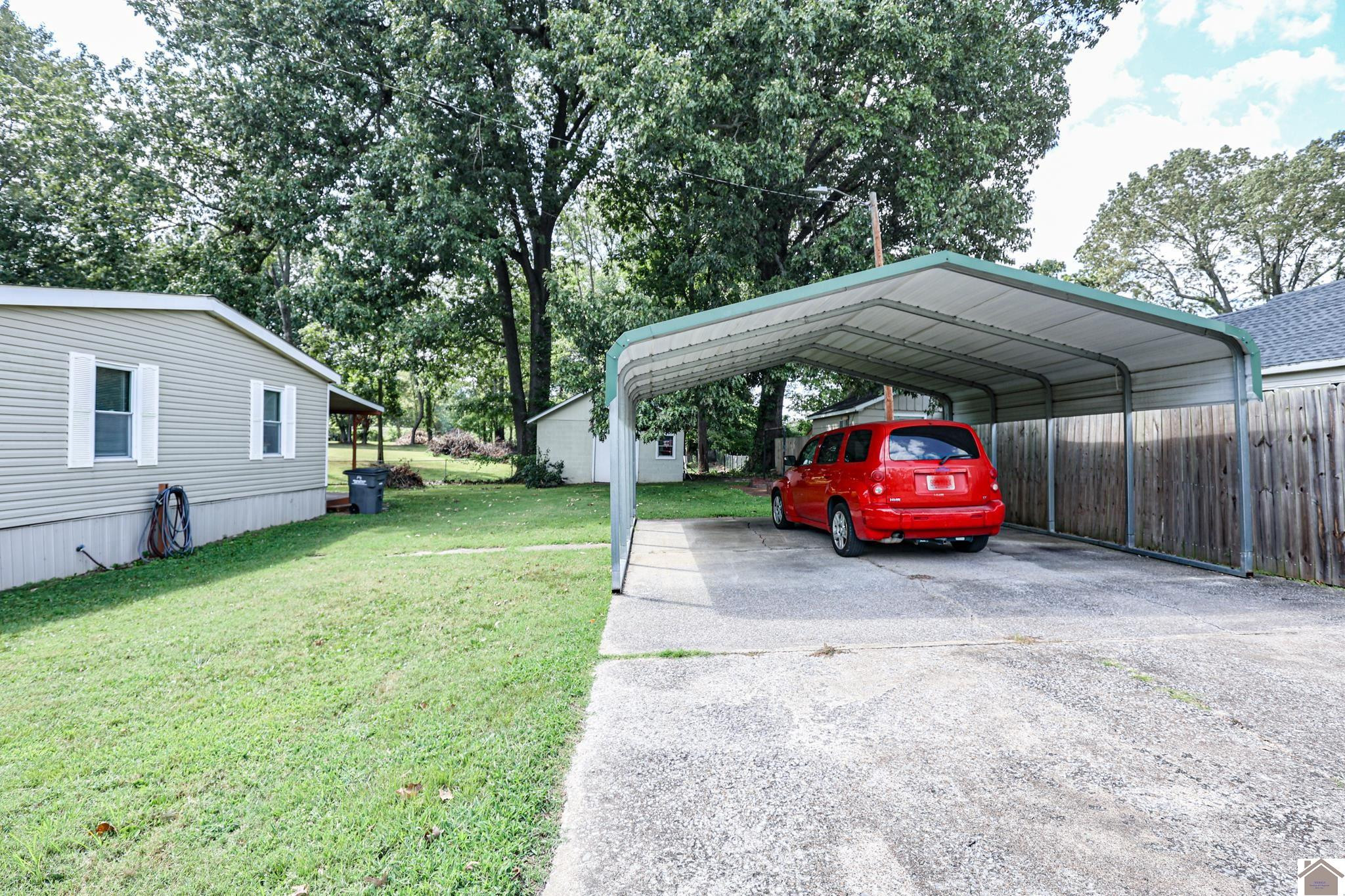 716 Milliken Road Paducah, KY 42003 - Photo 3 of 35 Carport
