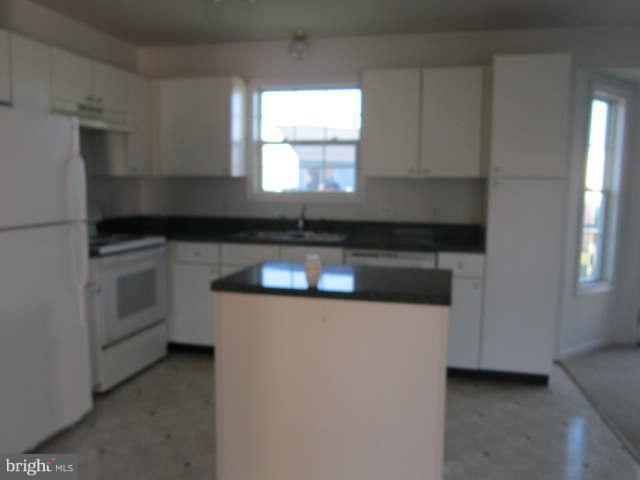 102 Michelle Drive Ranson, WV 25438 - Photo 3 of 11 Kitchen