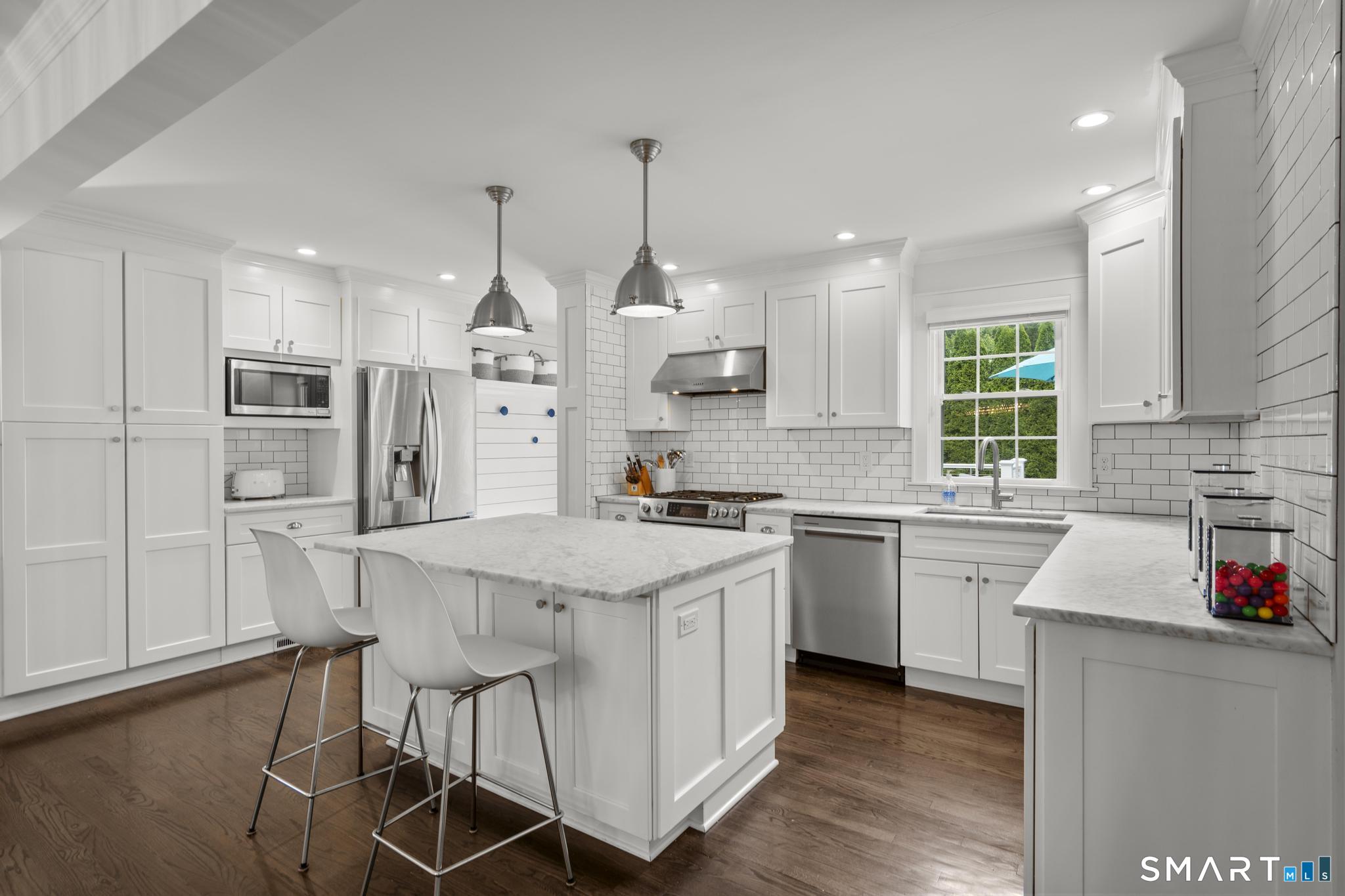 170 Dunnlea Road Fairfield, CT 06824 - Photo 8 of 35