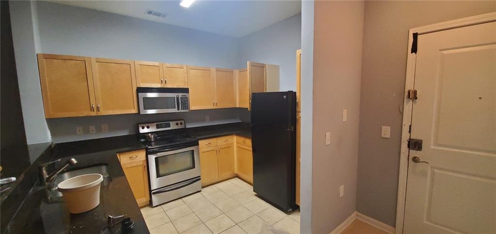 870 Mayson Turner Road Northwest, Unit 1139 Atlanta, GA 30314 - Photo 1 of 1 a kitchen with a refrigerator stove and microwave