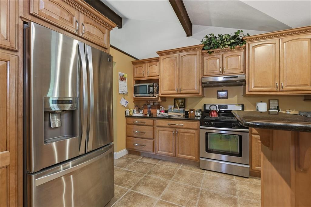 225 Woodcroft Road Baden, PA 15005 - Photo 6 of 43