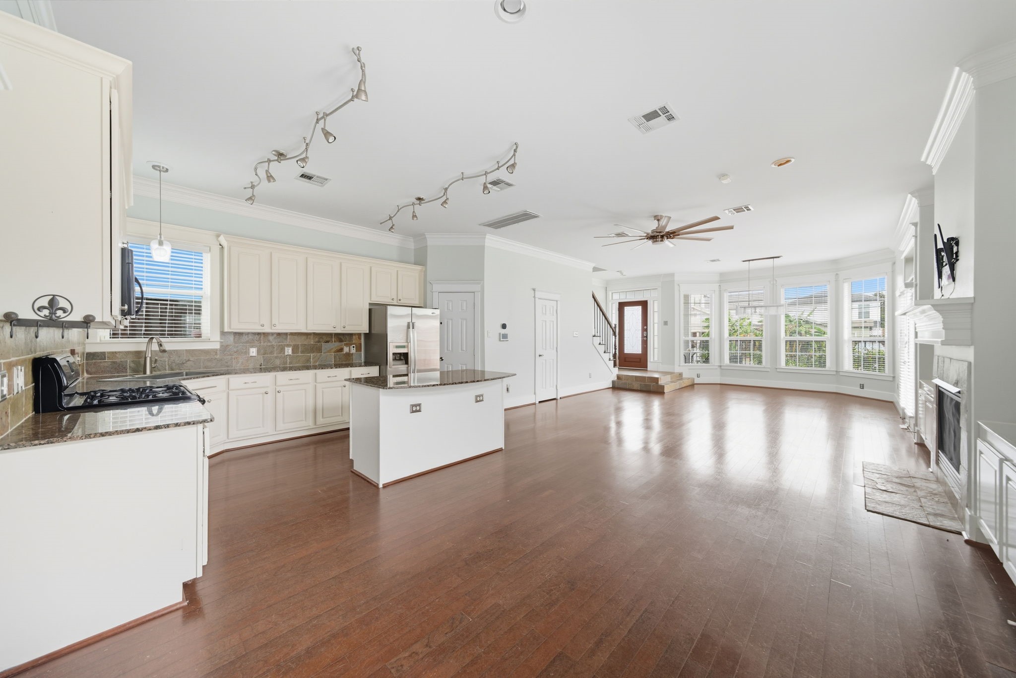 2111 Beall Street Houston, TX 77008 - Photo 11 of 24