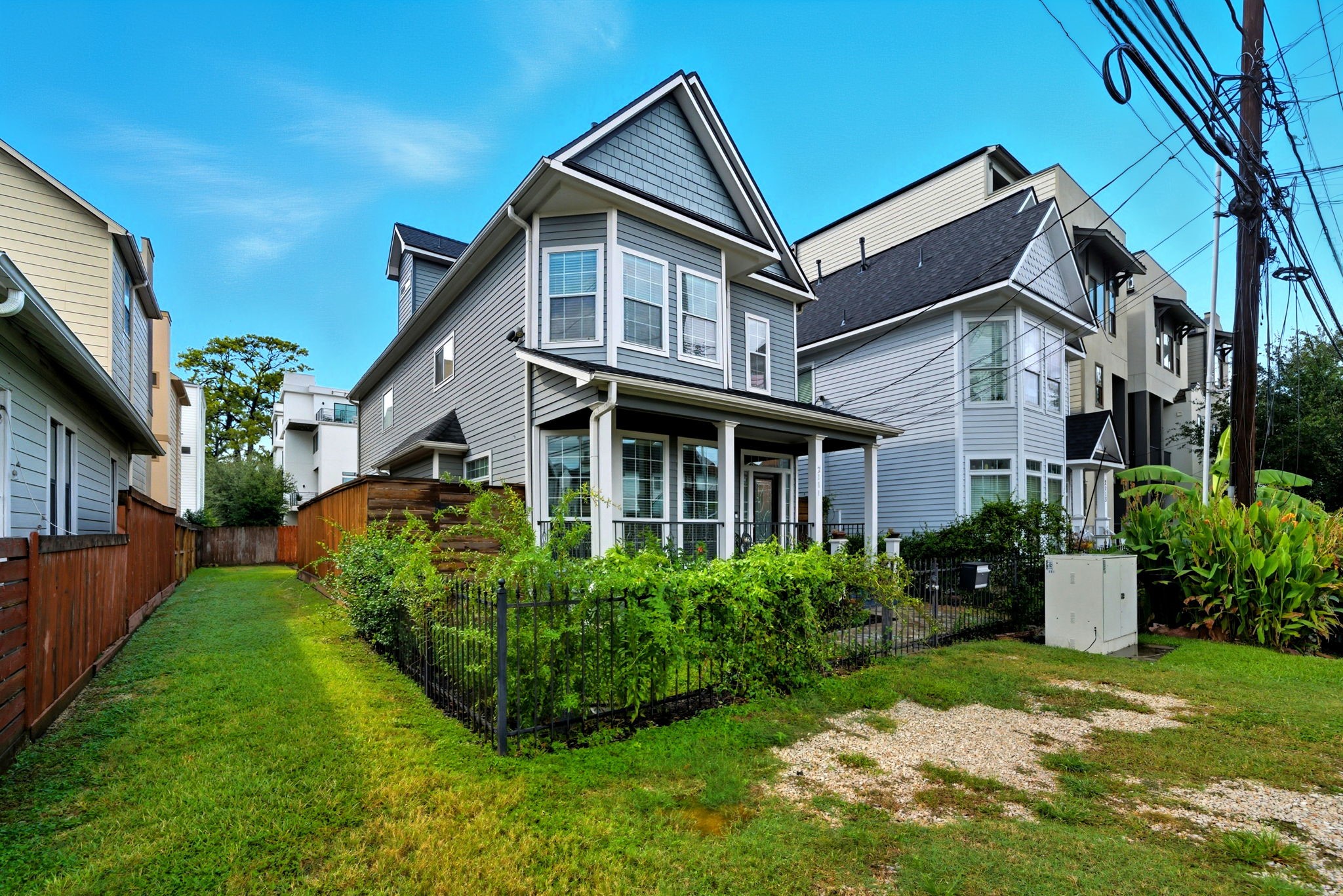 2111 Beall Street Houston, TX 77008 - Photo 2 of 24