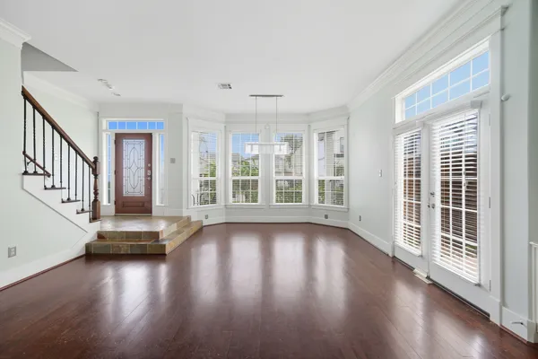 $3,600 | 2111 Beall Street, Houston, TX 77008