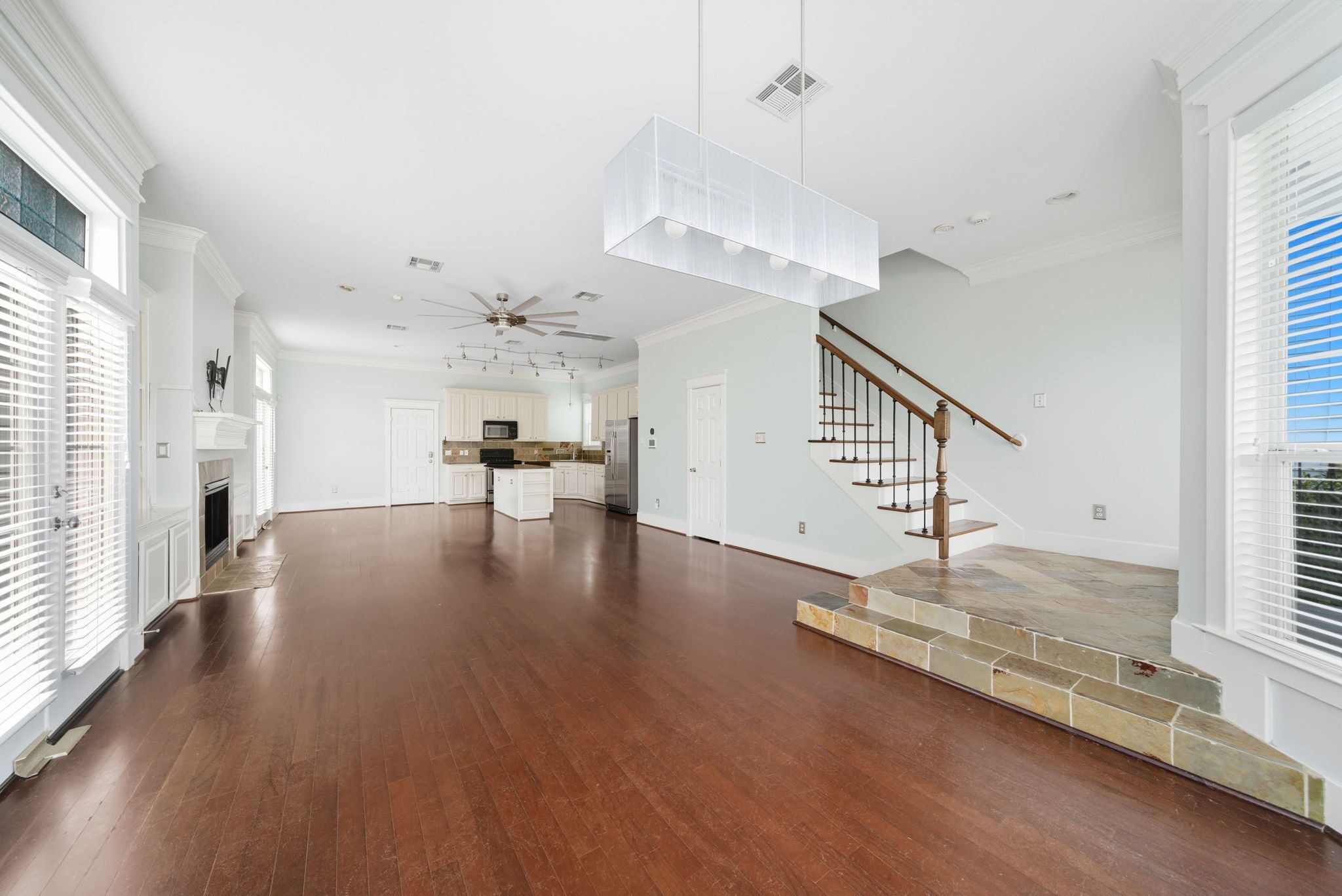 2111 Beall Street Houston, TX 77008 - Photo 8 of 24