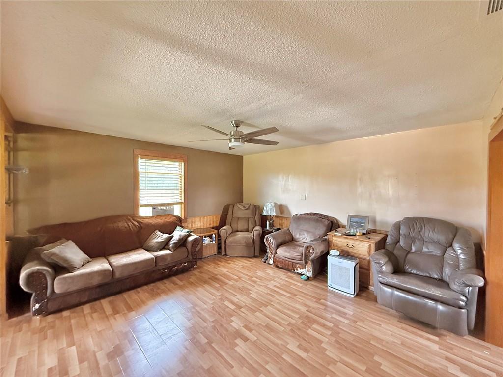 4217 Hillsville Road Pulaski, PA 16143 - Photo 6 of 31 Gallery Image 6