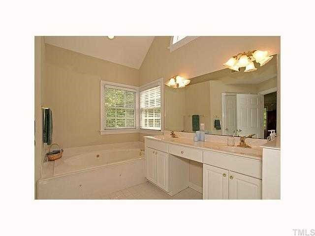 2508 Sunnystone Way Raleigh, NC 27613 - Photo 10 of 12 Master Bath/Spa