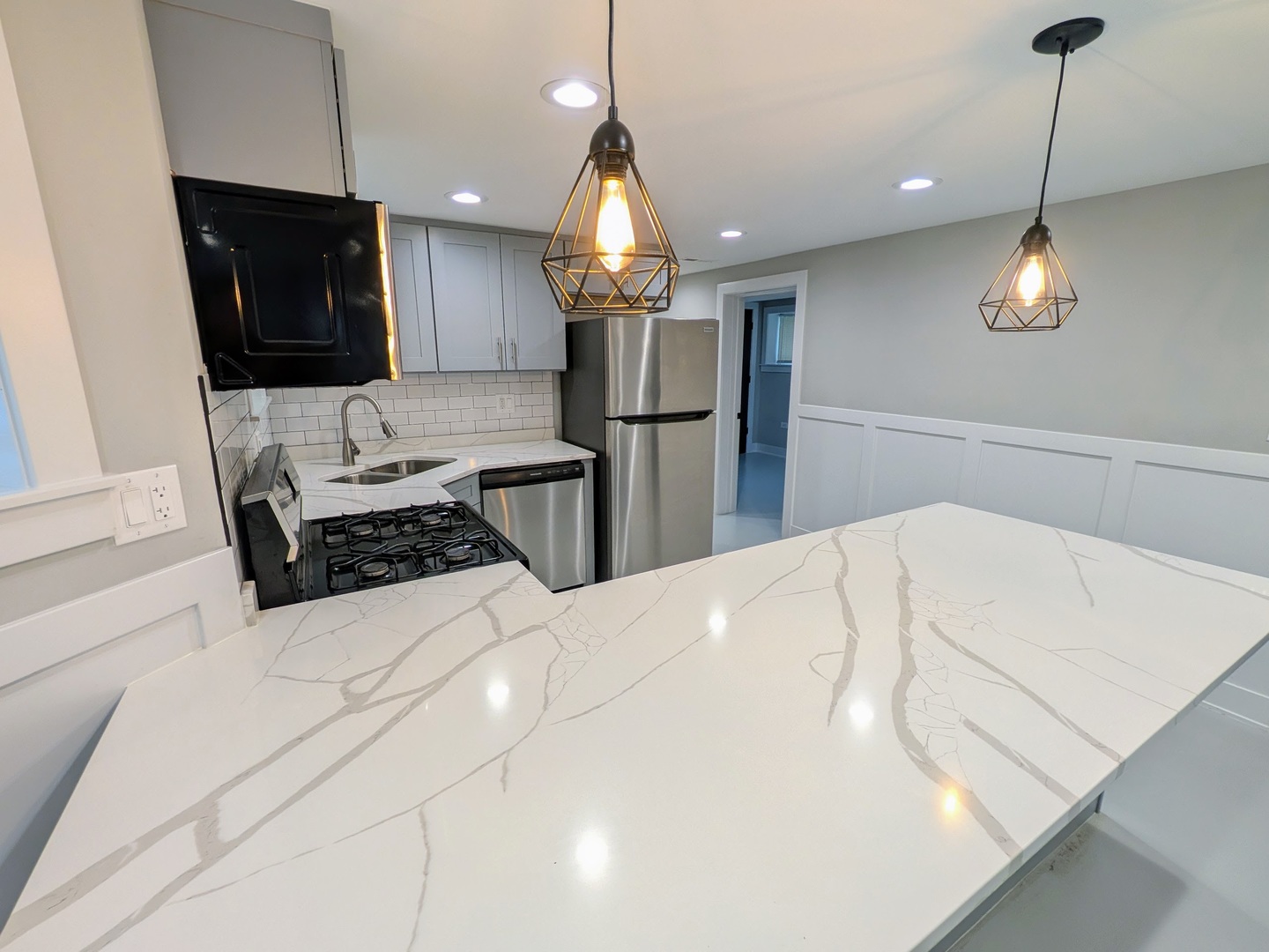 2434 North Harding Avenue, Unit GARDEN Chicago, IL 60647 - Photo 4 of 4