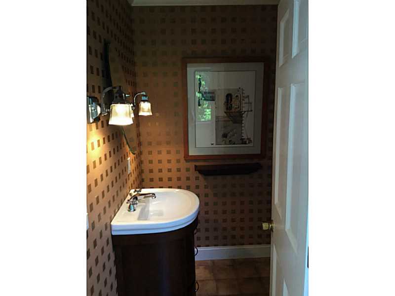 3 Camelback Way Westerly, RI 02891 - Photo 17 of 25 Bathroom.