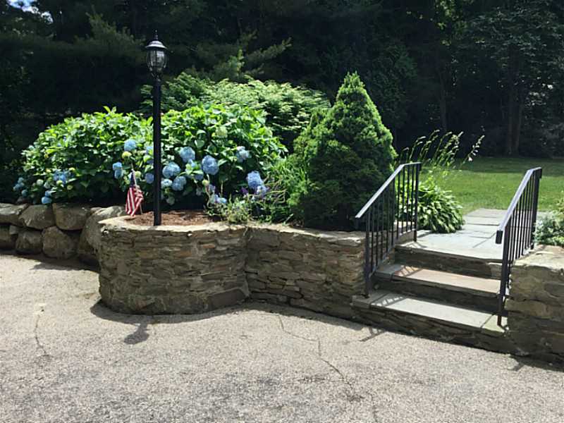 3 Camelback Way Westerly, RI 02891 - Photo 25 of 25 Yard/Garden.