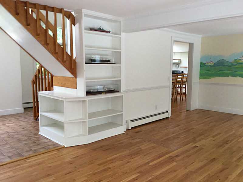 3 Camelback Way Westerly, RI 02891 - Photo 6 of 25 Living Room.