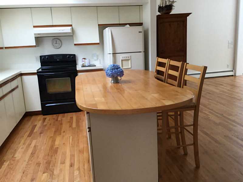 3 Camelback Way Westerly, RI 02891 - Photo 8 of 25 Kitchen.