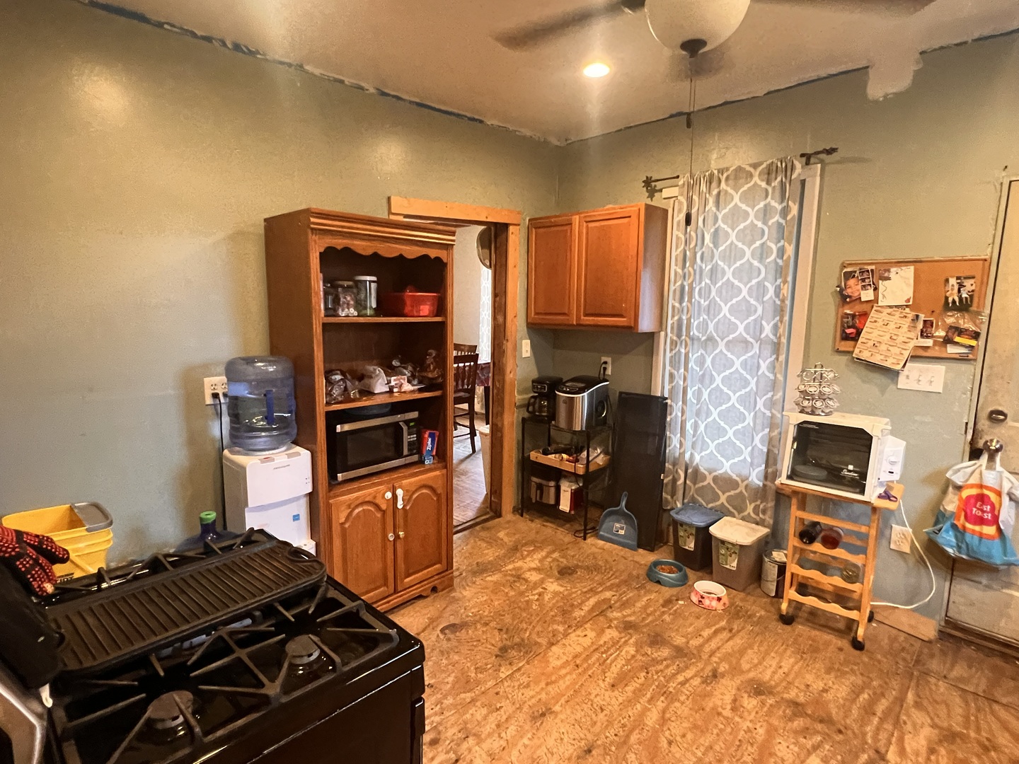 549 Congdon Avenue Elgin, IL 60120 - Photo 14 of 15 a kitchen with stainless steel appliances granite countertop a stove and a refrigerator