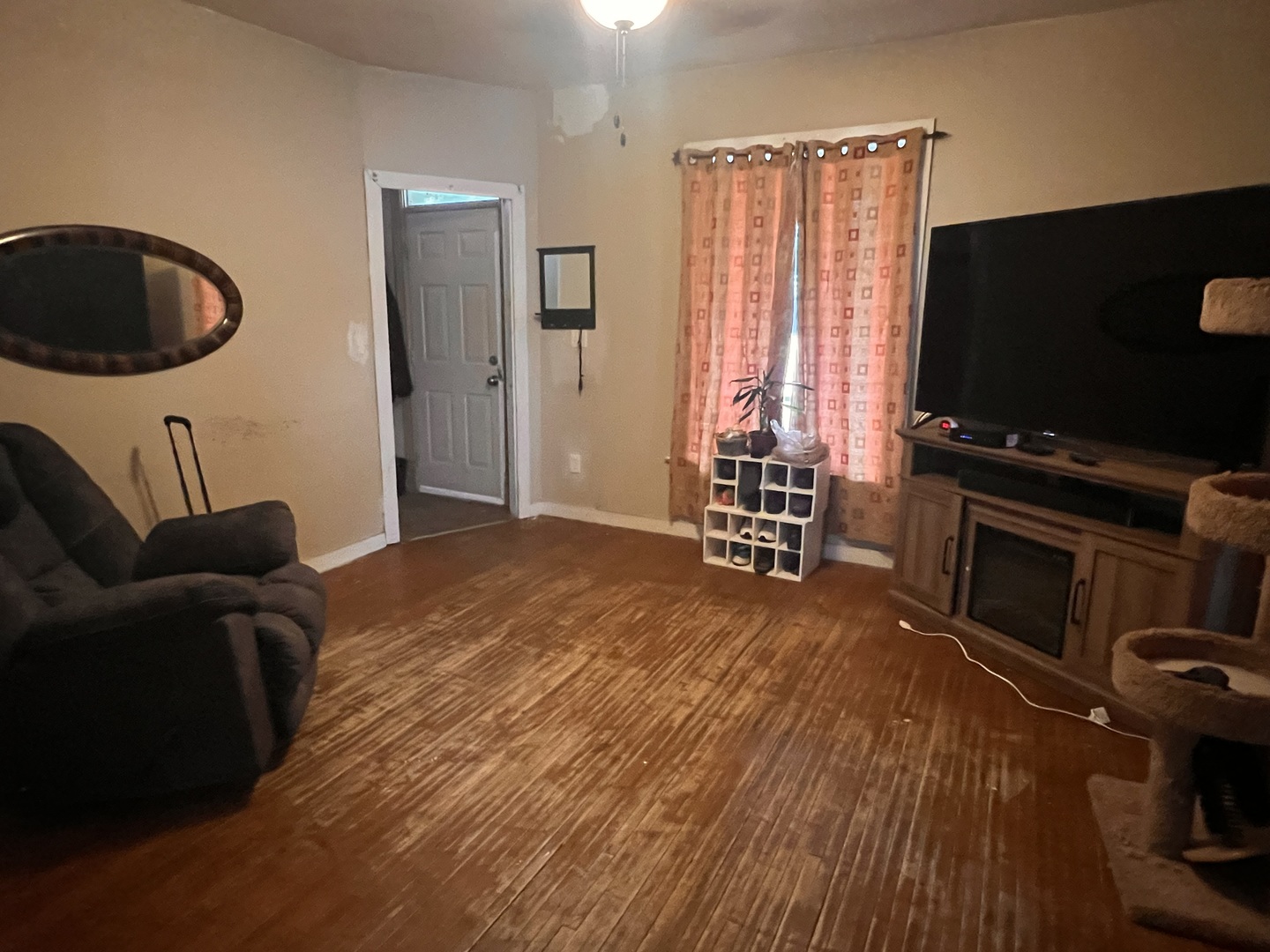 549 Congdon Avenue Elgin, IL 60120 - Photo 9 of 15 a living room with furniture and a flat screen tv