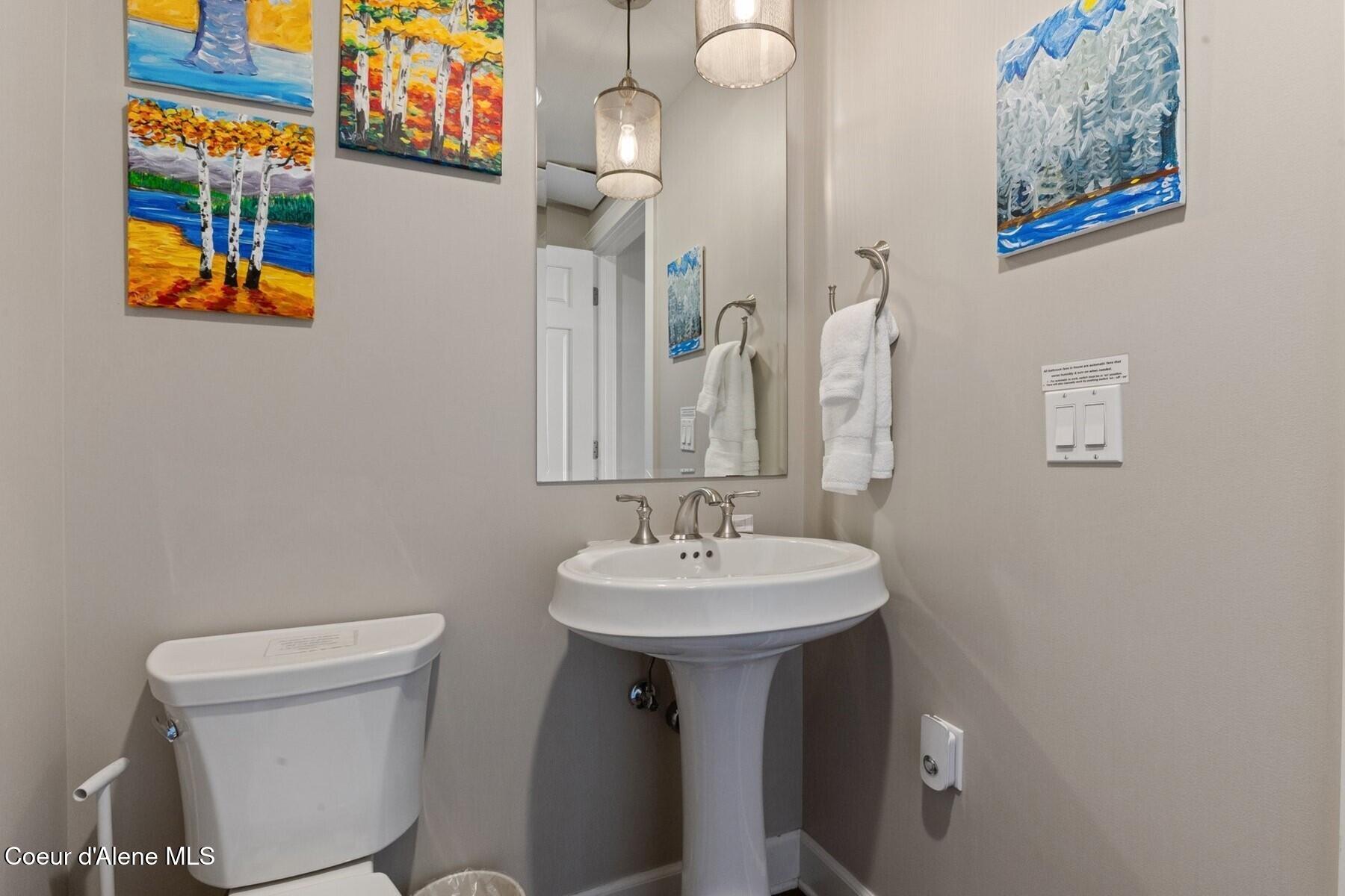 606 Sandpoint Avenue Sandpoint, ID 83864 - Photo 13 of 35 Half Bath on the Main