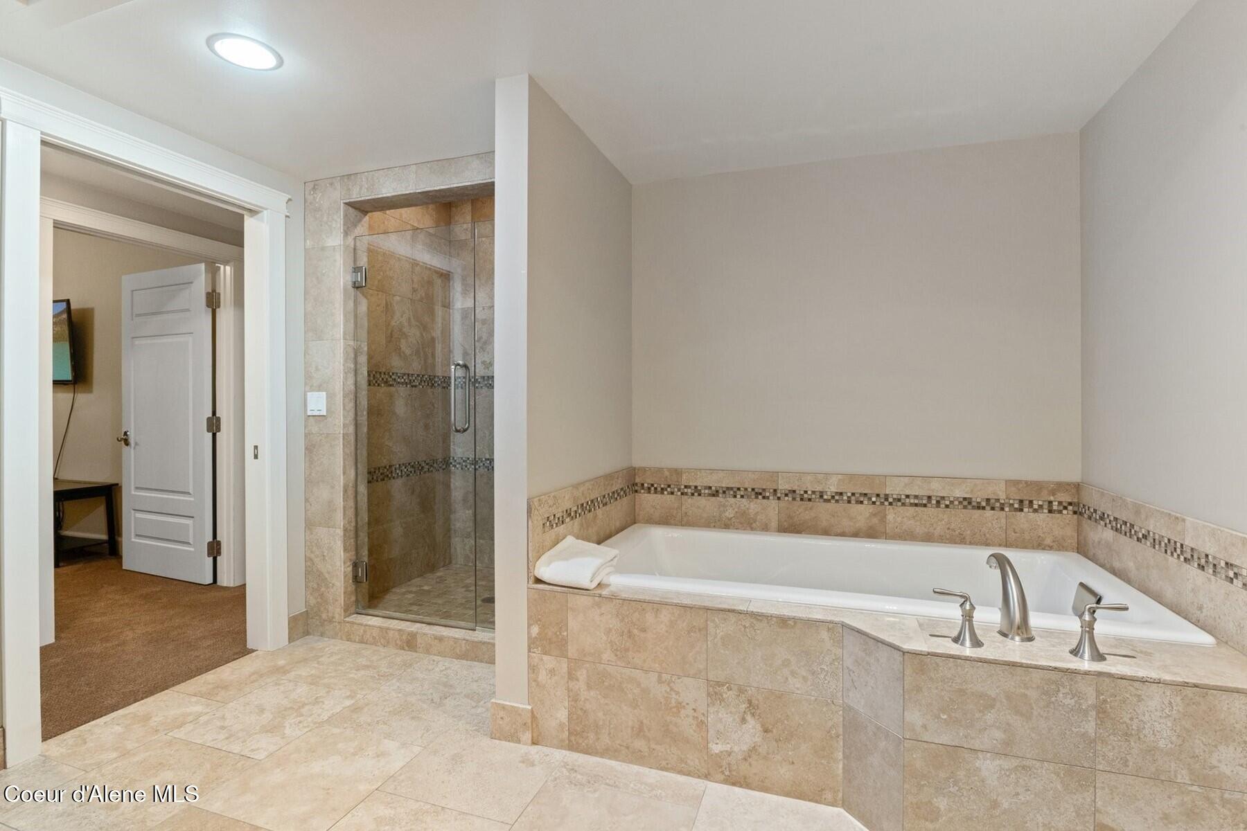 606 Sandpoint Avenue Sandpoint, ID 83864 - Photo 31 of 35 Downstairs Bath Tub and Shower