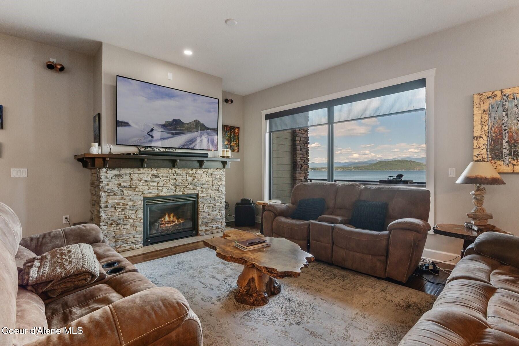 606 Sandpoint Avenue Sandpoint, ID 83864 - Photo 9 of 35 Cozy Living Room