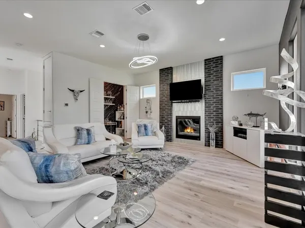 $694,900 | 129 White Oak Loop, Lufkin, TX 75901