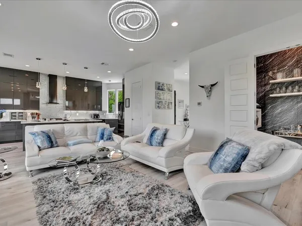 $694,900 | 129 White Oak Loop, Lufkin, TX 75901