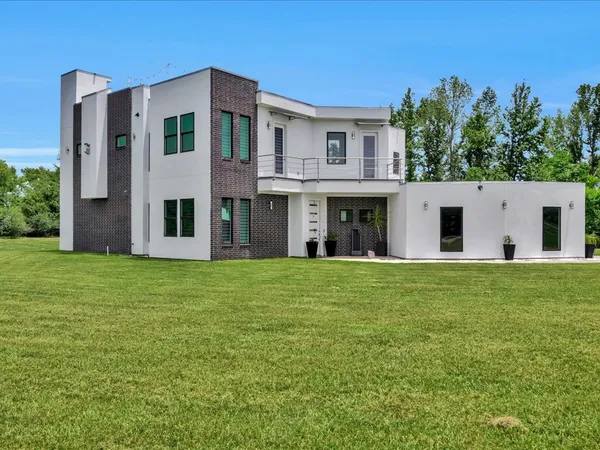 $694,900 | 129 White Oak Loop, Lufkin, TX 75901