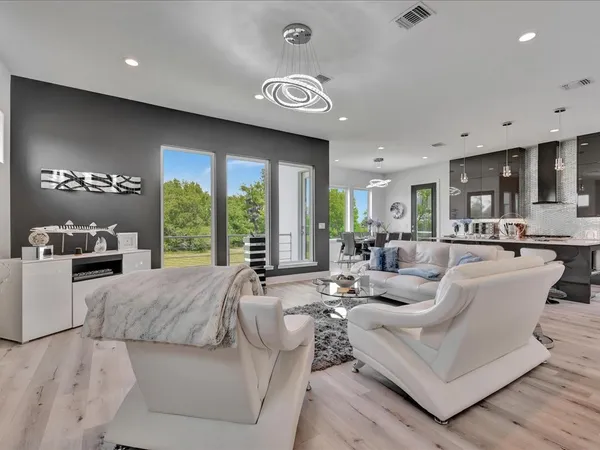 $694,900 | 129 White Oak Loop, Lufkin, TX 75901