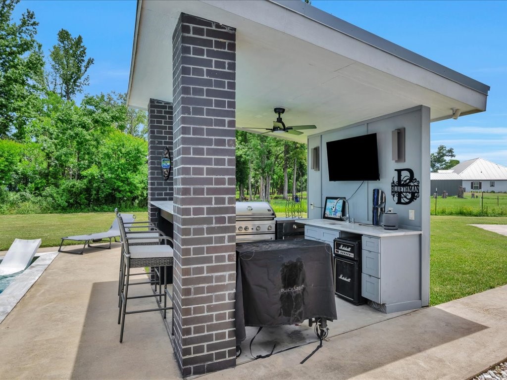 129 White Oak Loop Lufkin, TX 75901 - Photo 44 of 50 a view of a patio with a yard
