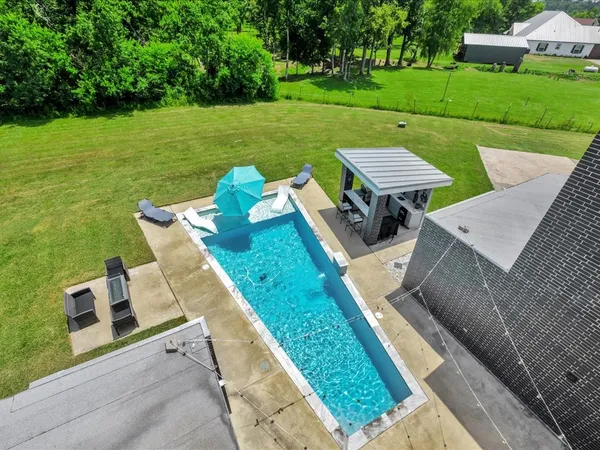 $694,900 | 129 White Oak Loop, Lufkin, TX 75901