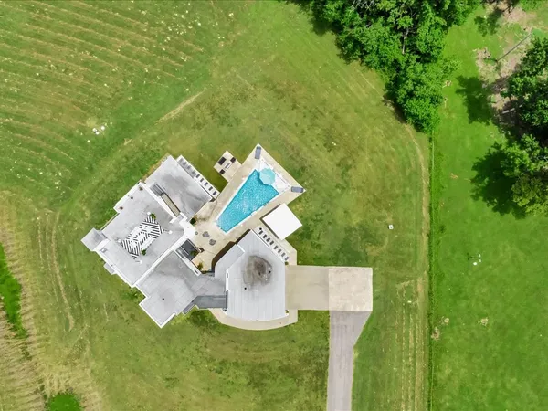 $694,900 | 129 White Oak Loop, Lufkin, TX 75901