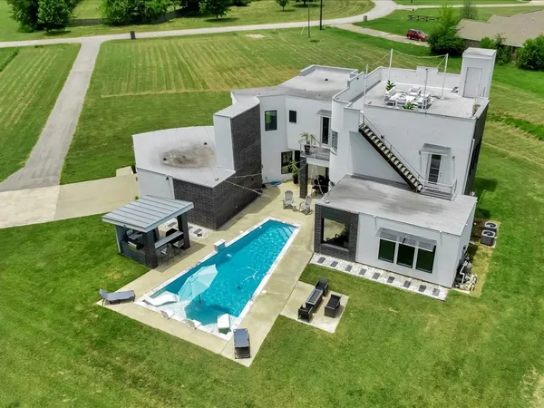 $694,900 | 129 White Oak Loop, Lufkin, TX 75901