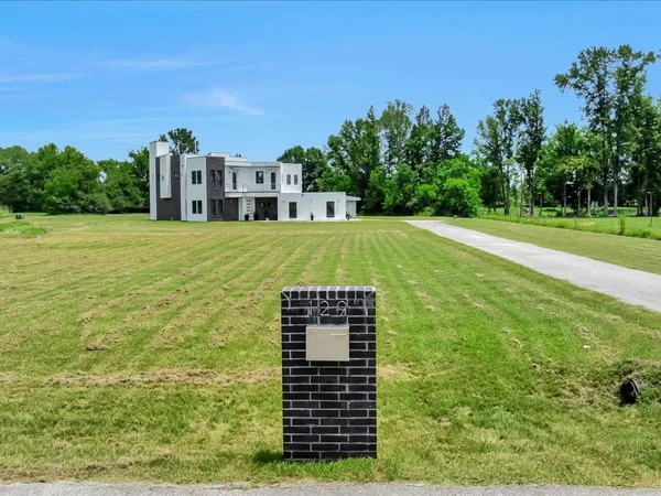 $694,900 | 129 White Oak Loop, Lufkin, TX 75901