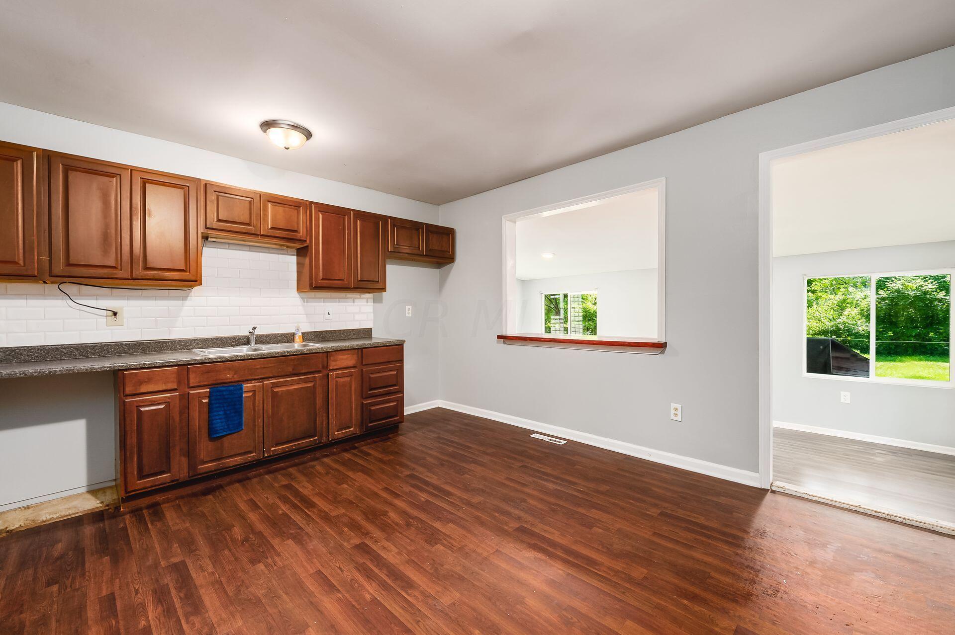 3307 Arnsby Road Columbus, OH 43232 - Photo 12 of 34 011_df67bc6f0_W Arnsby Rd-011