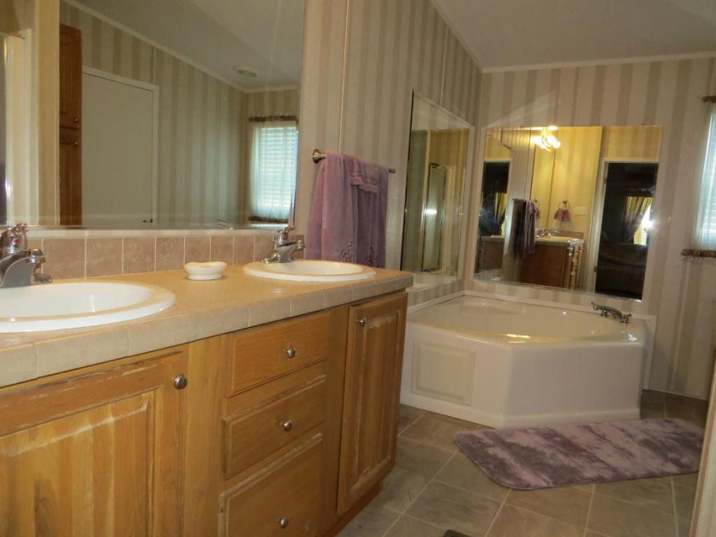 6542 B Gilliam Road Wise, VA 24293 - Photo 24 of 36 Master Bath