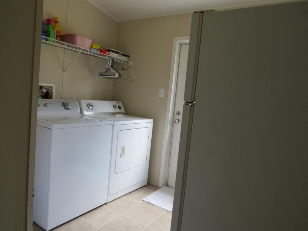 6542 B Gilliam Road Wise, VA 24293 - Photo 30 of 36 Large Laundry Room