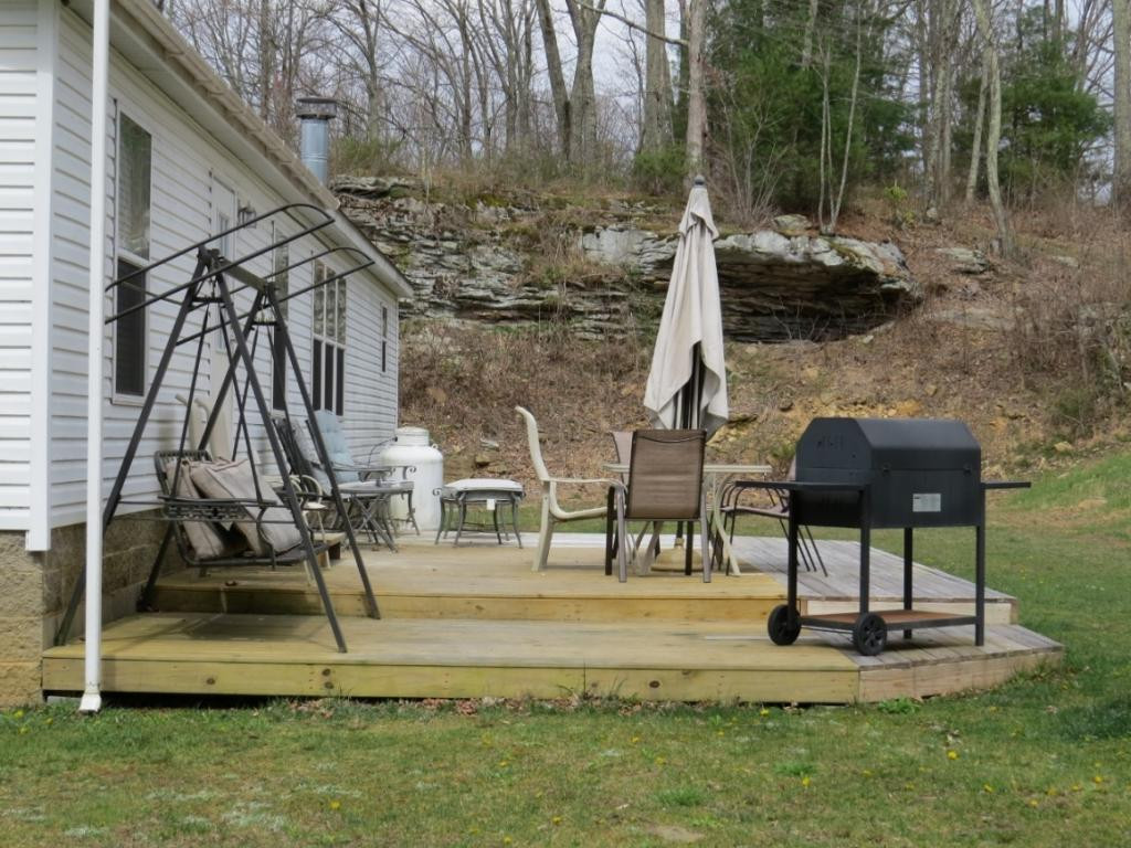 6542 B Gilliam Road Wise, VA 24293 - Photo 33 of 36 Nice Deck