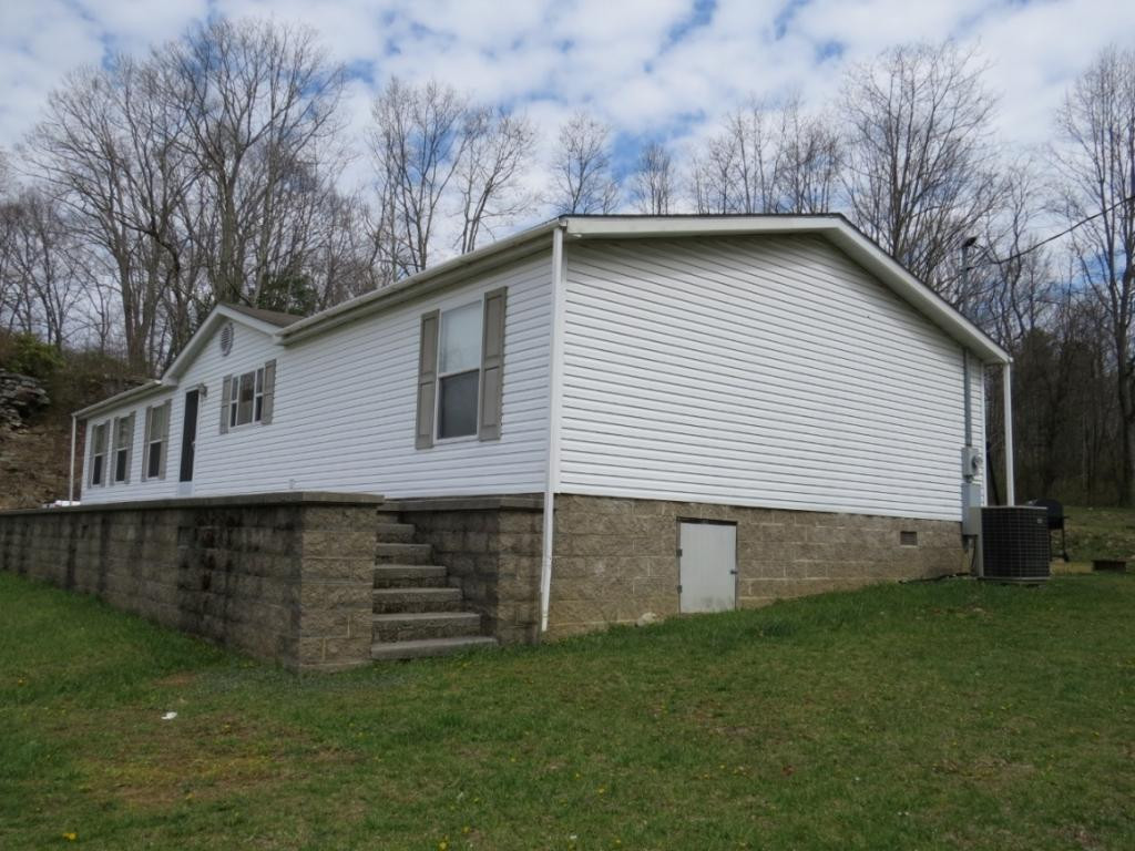 6542 B Gilliam Road Wise, VA 24293 - Photo 4 of 36 Side View