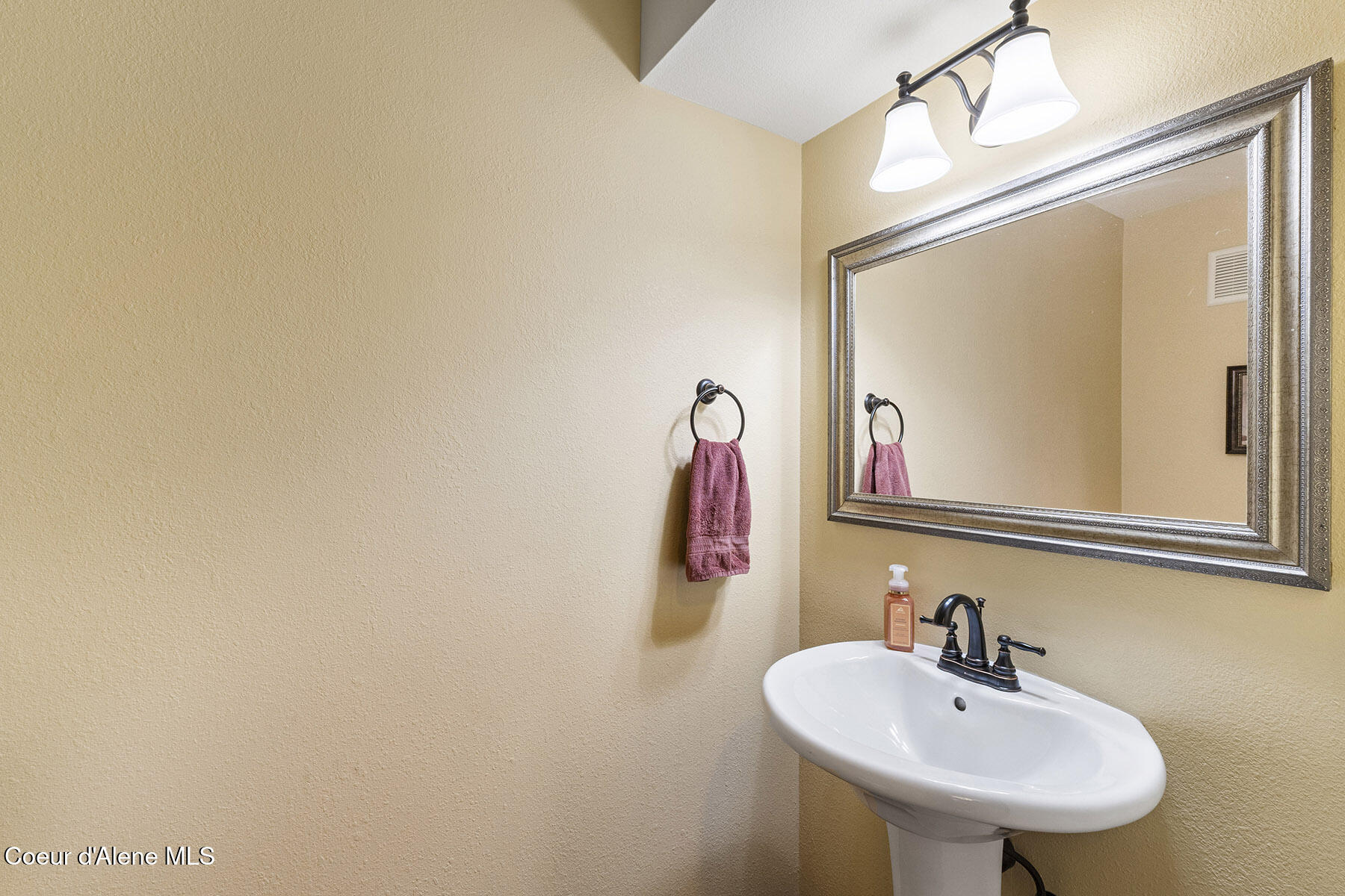 1456 West Longhorn Street Rathdrum, ID 83858 - Photo 11 of 36 Stylish Half Bath