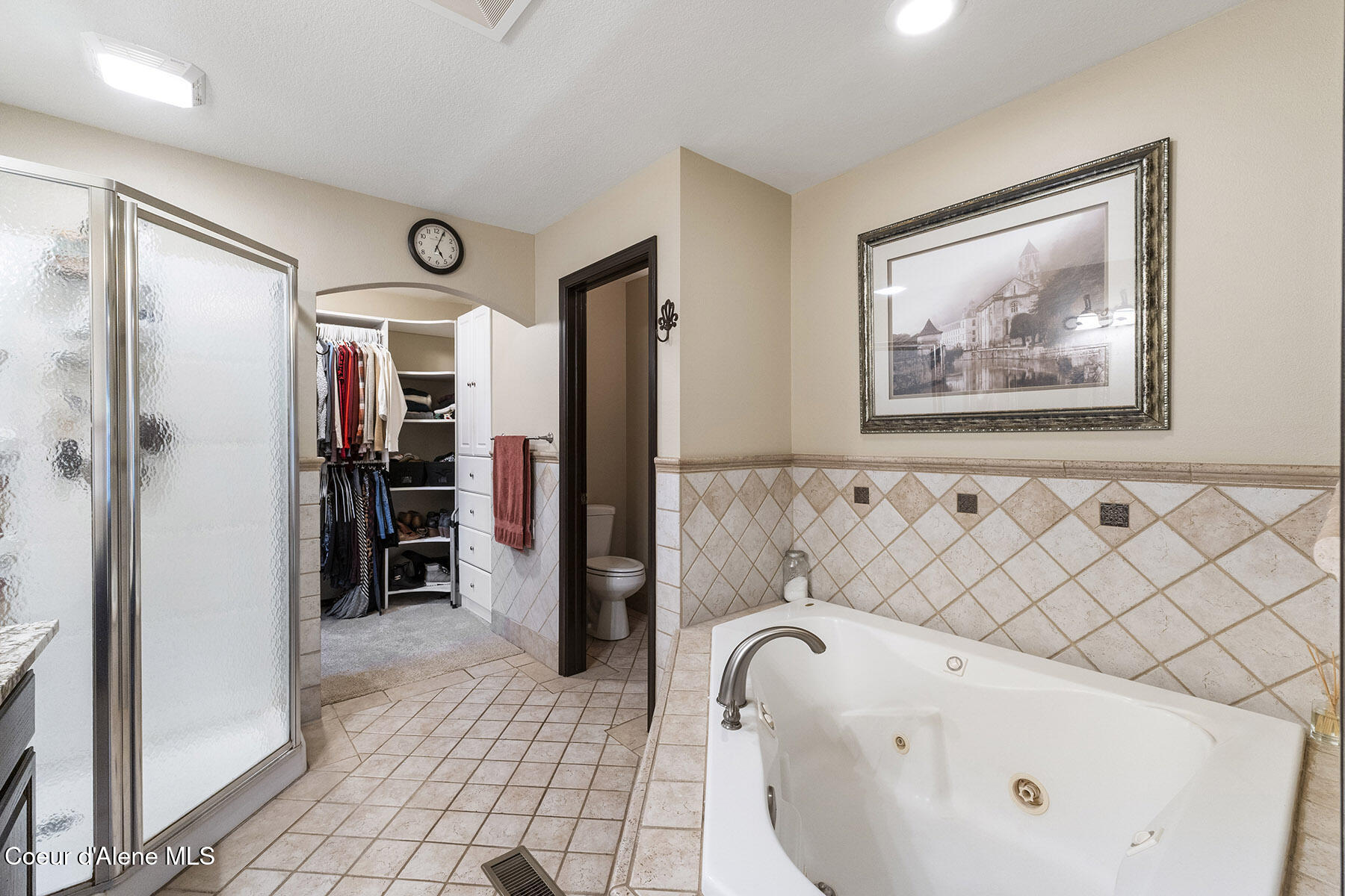 1456 West Longhorn Street Rathdrum, ID 83858 - Photo 17 of 36 Large Corner Jetted Tub