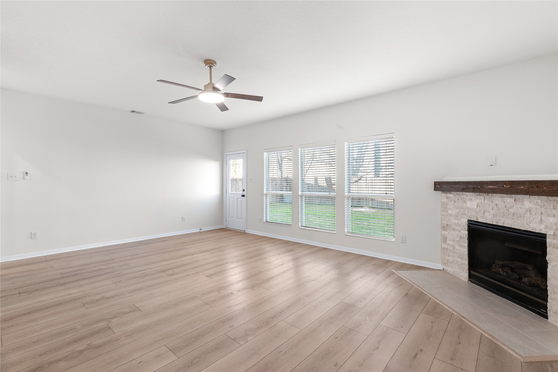 714 Northridge Terrace Lane Spring, TX 77373 - Photo 11 of 42 Lots of natural light in the Living room