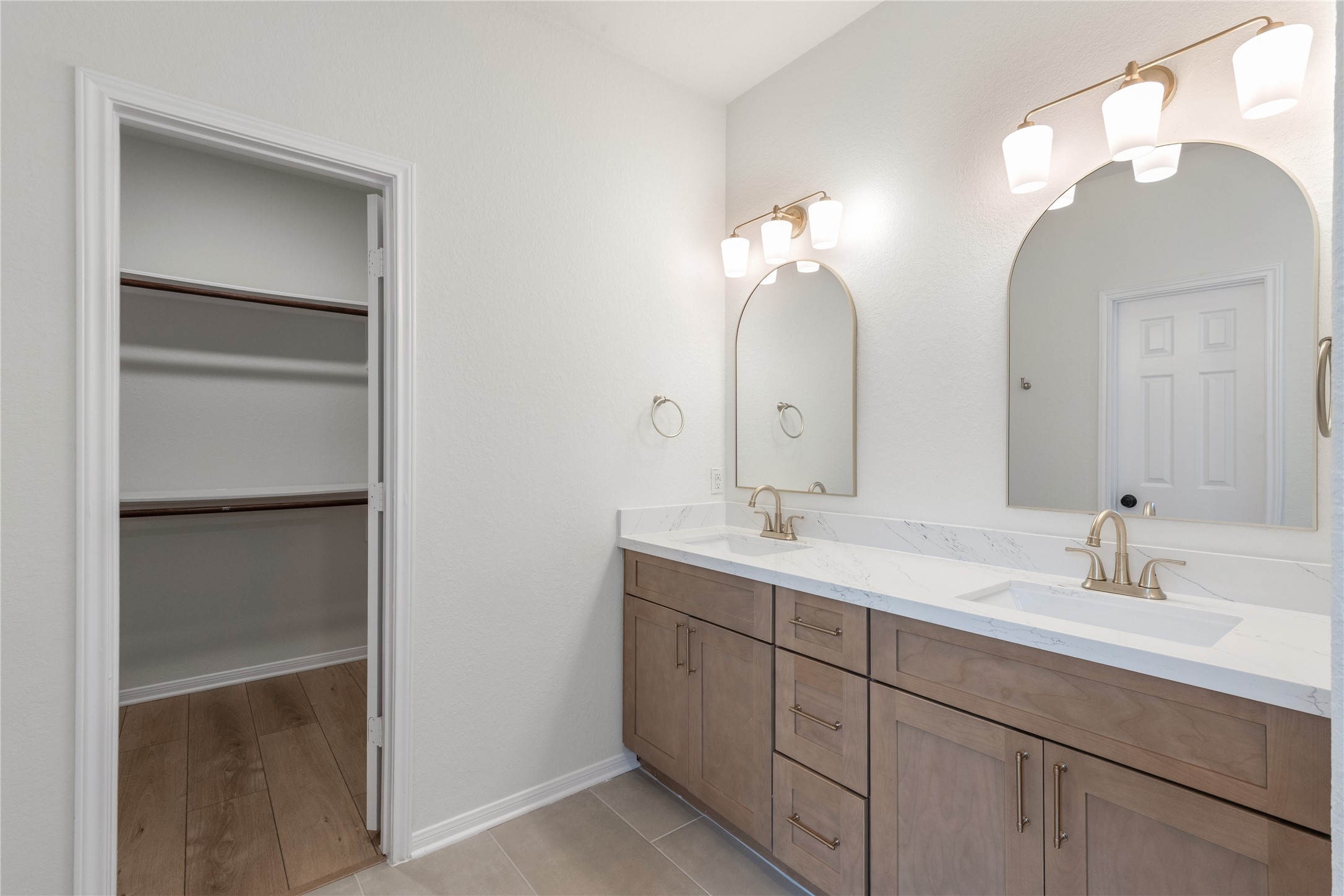 714 Northridge Terrace Lane Spring, TX 77373 - Photo 20 of 42 Primary bathroom with massive walk-in closet!