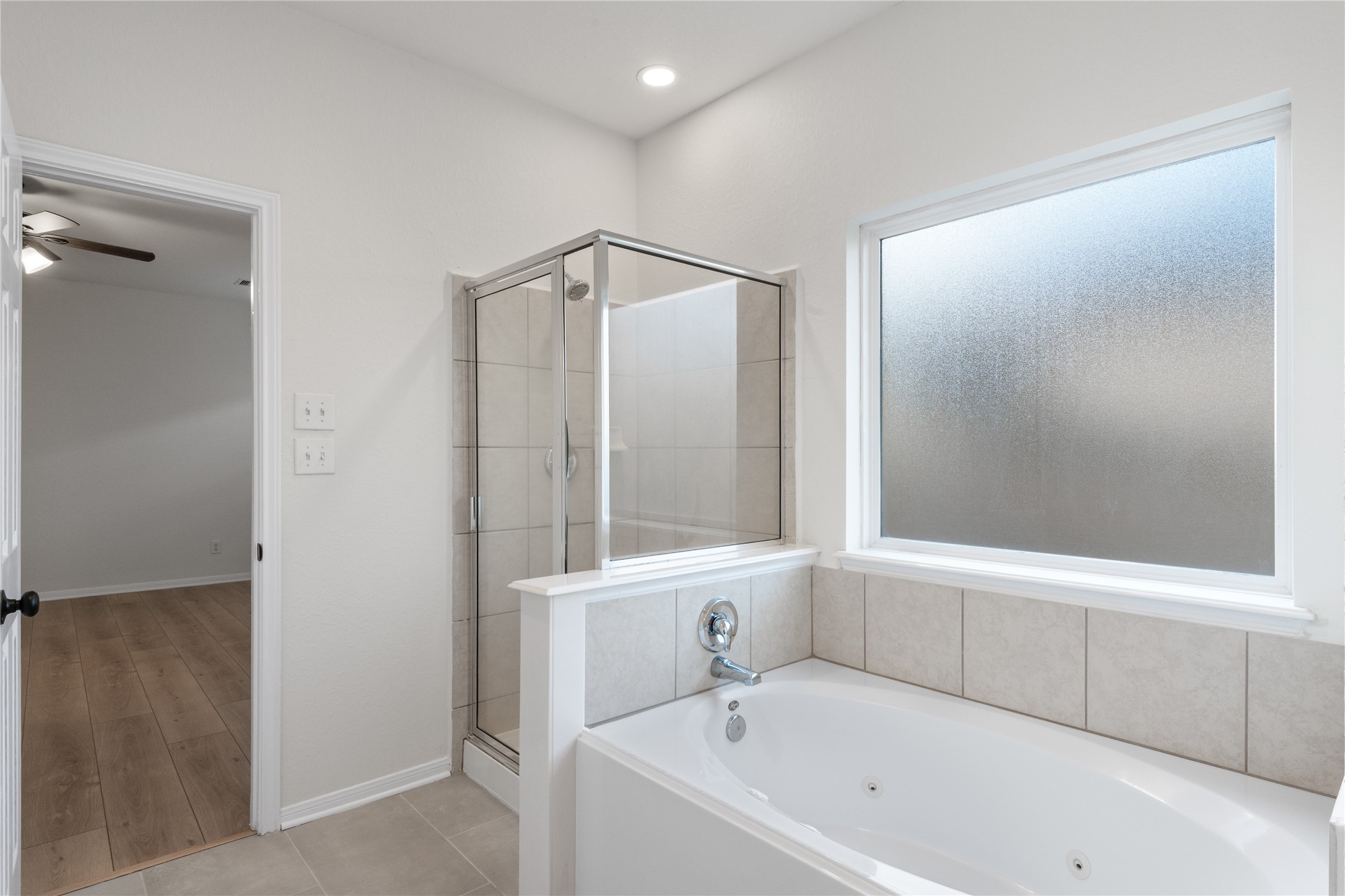714 Northridge Terrace Lane Spring, TX 77373 - Photo 23 of 42 Another view of stand-up shower and separate tub.