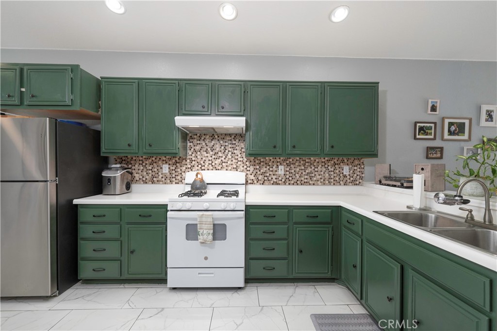 33411 Cam Piedra Rojo Temecula, CA 92592 - Photo 5 of 36 a kitchen with a sink and a refrigerator