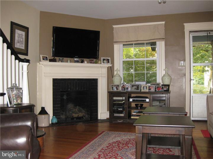 30 Chatham Road Ardmore, PA 19003 - Photo 6 of 24 Living Room