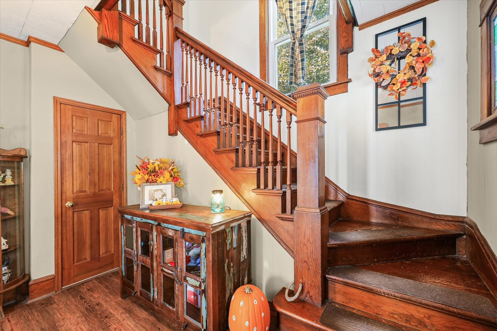 217 North Main Street Roberts, IL 60962 - Photo 20 of 36 a view of an entryway with wooden floor