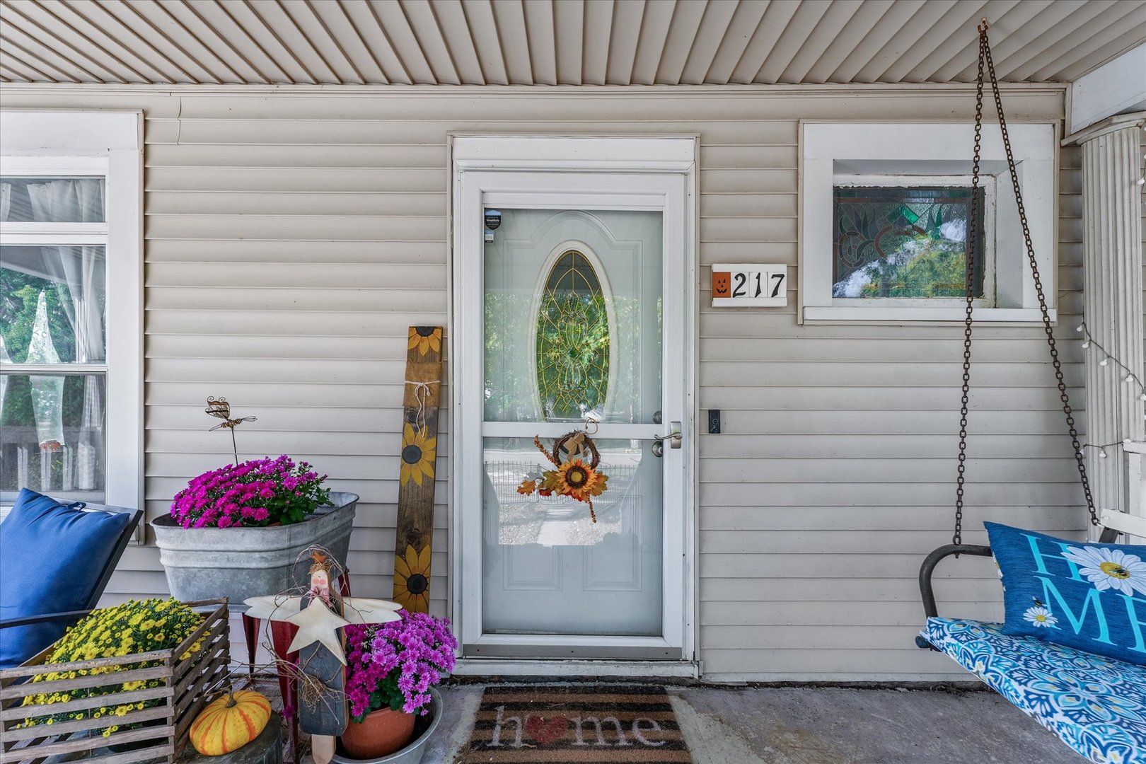 217 North Main Street Roberts, IL 60962 - Photo 3 of 36 a front view of a house with outdoor seating