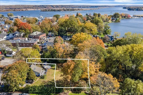 $725,000 | 4 Bank Lane, Essex, CT 06426