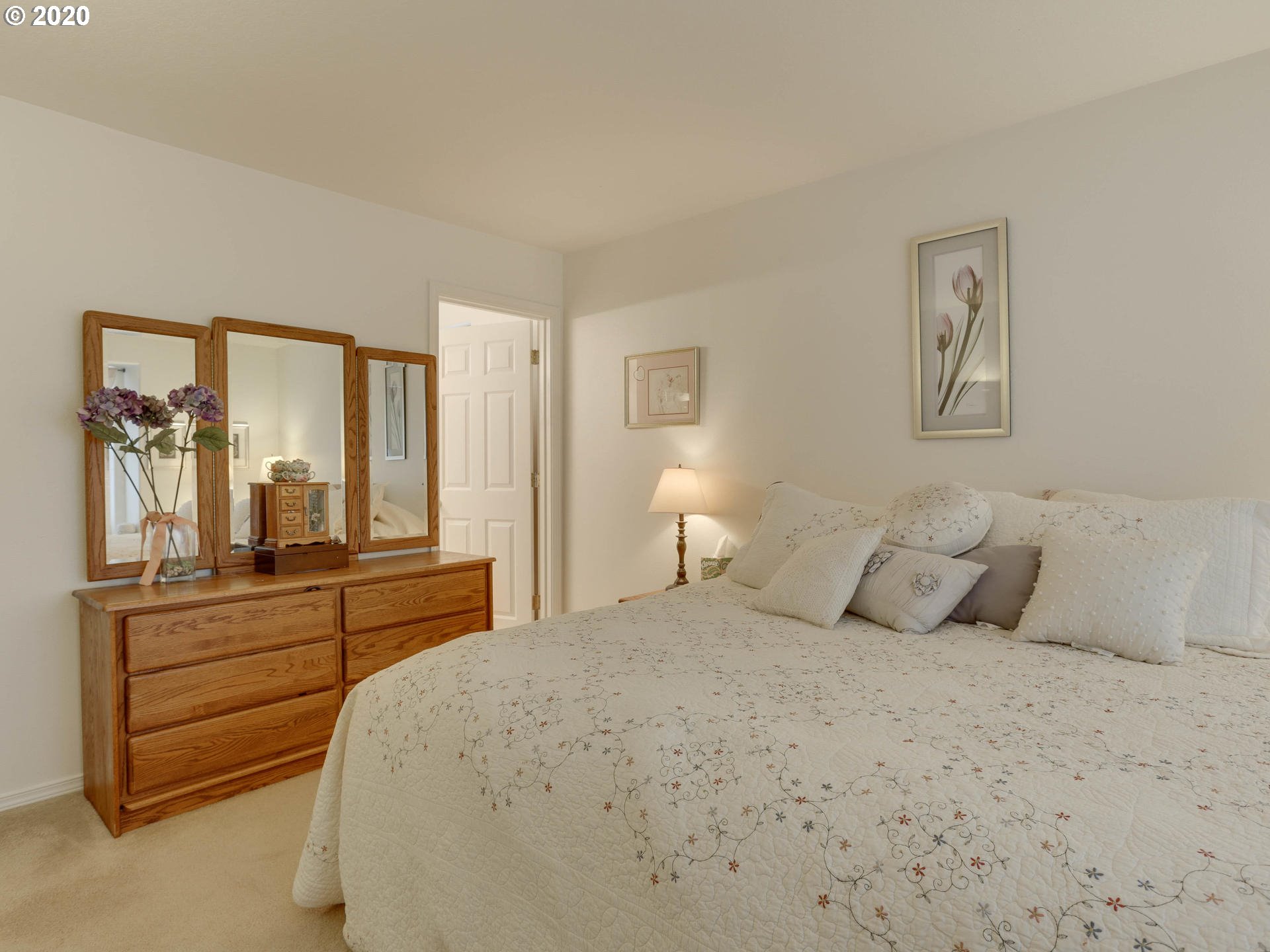 4614 West Powell Boulevard, Unit 261 Gresham, OR 97030 - Photo 20 of 29 a bedroom with a large bed and a large mirror