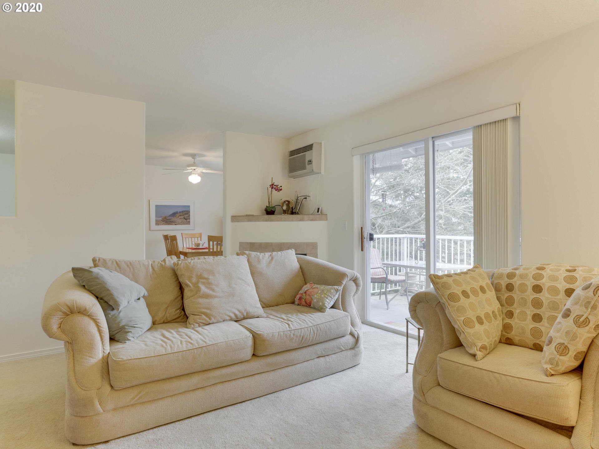 4614 West Powell Boulevard, Unit 261 Gresham, OR 97030 - Photo 6 of 29 a living room with furniture and a large window