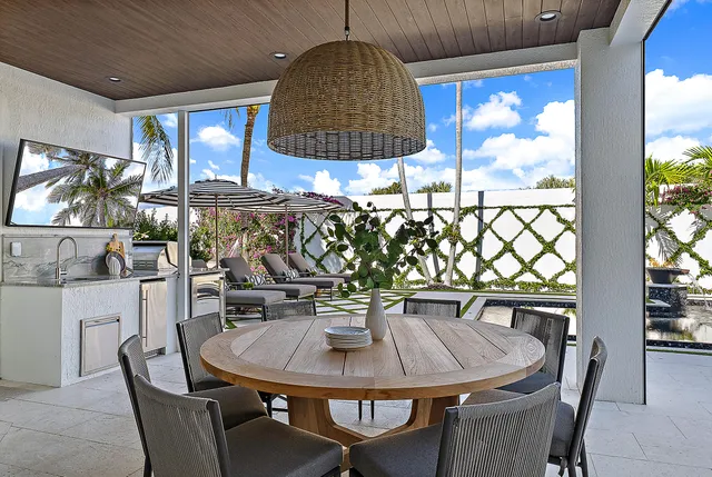 $4,000,000 | 1603 East Hemingway Drive, Juno Beach, FL 33408