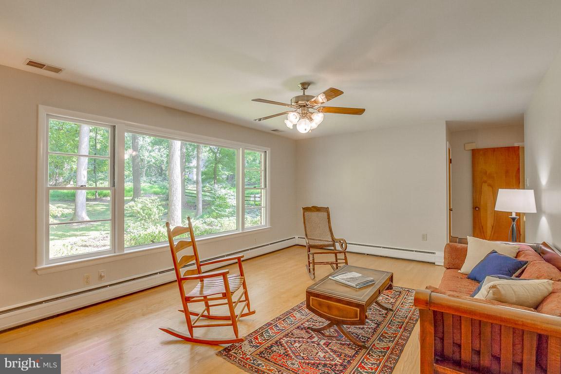 11715 Nairn Road Silver Spring, MD 20902 - Photo 11 of 30 Living Room